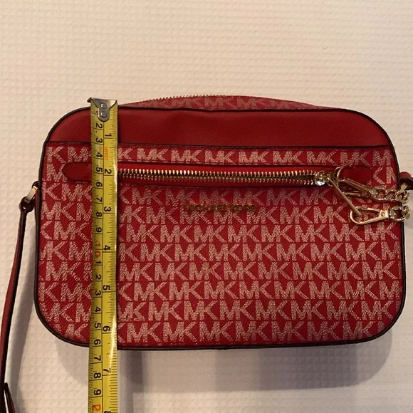 Michael Kors crossbody purse with removable chain lots of pockets - Picture 15 of 16